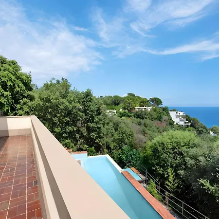 Roberta Pool, Wifi & Parking Arenzano