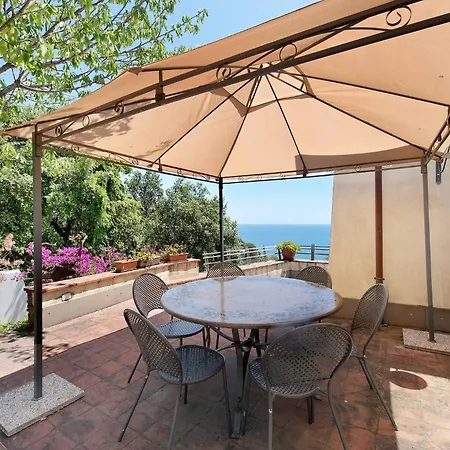 Roberta Pool, Wifi & Parking Villa